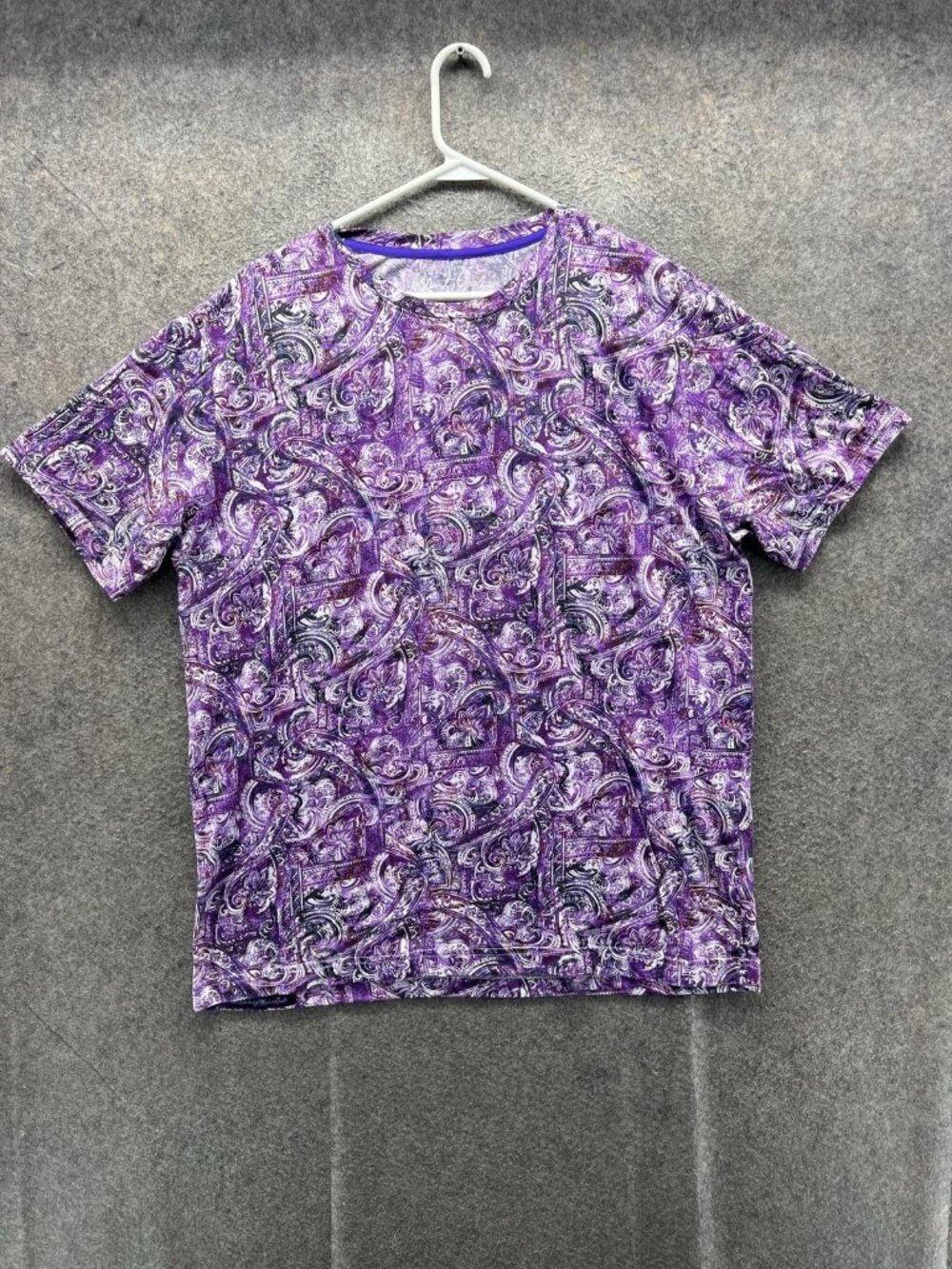 Robert Graham Shirt Mens Large Purple Paisley Print Tee Crewneck Tagless Cotton